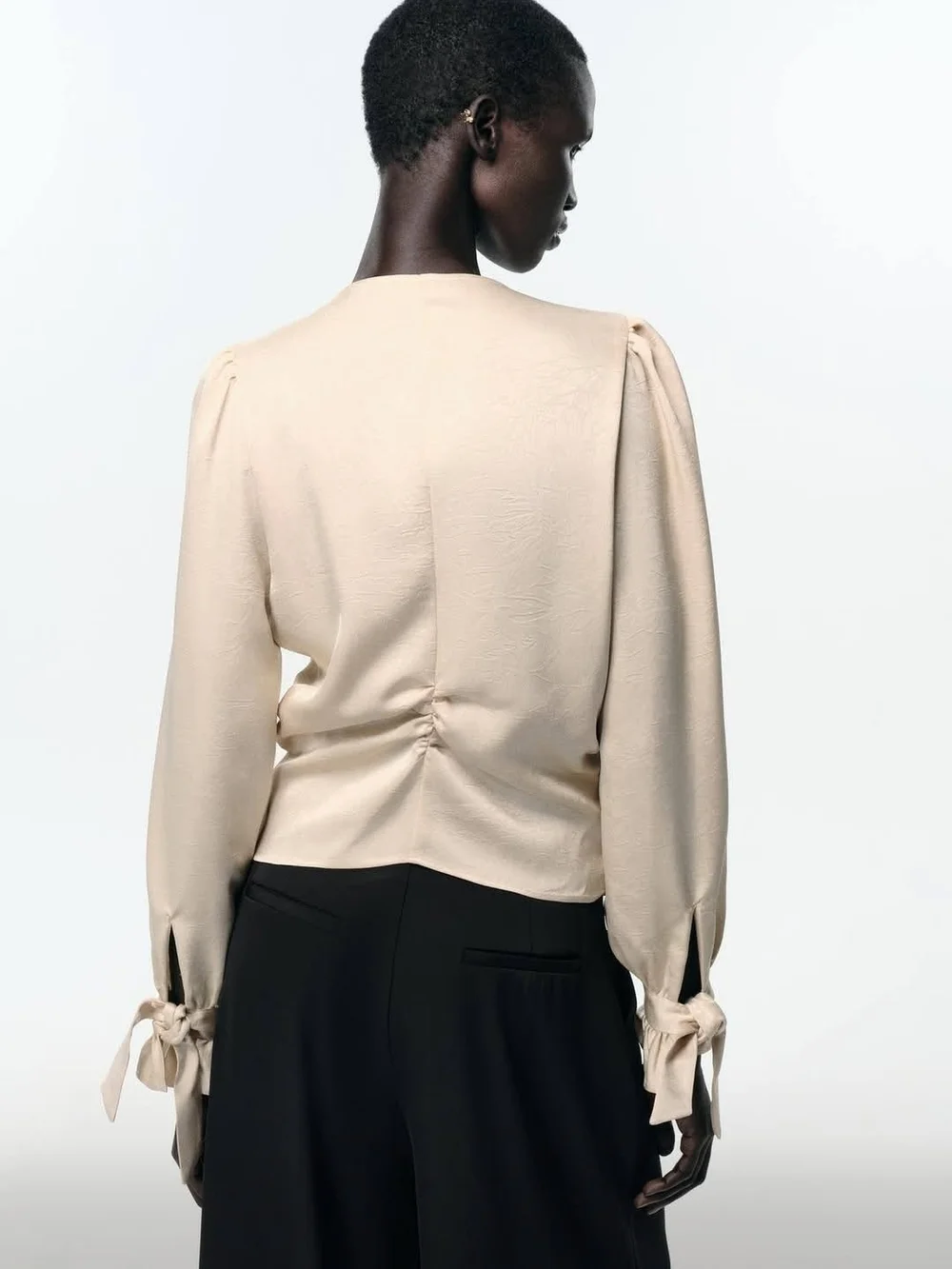 Zara Cream Button-Front Long Sleeve Blouse